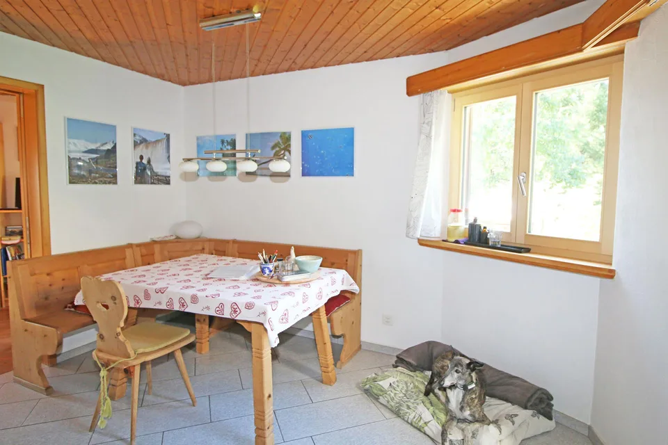 Grosszügiges, einseitig angebautes Einfamilienhaus in Arvins