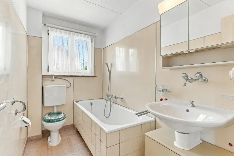 6½-room single-family house in a quiet and sunny location in the 30 km/h zone