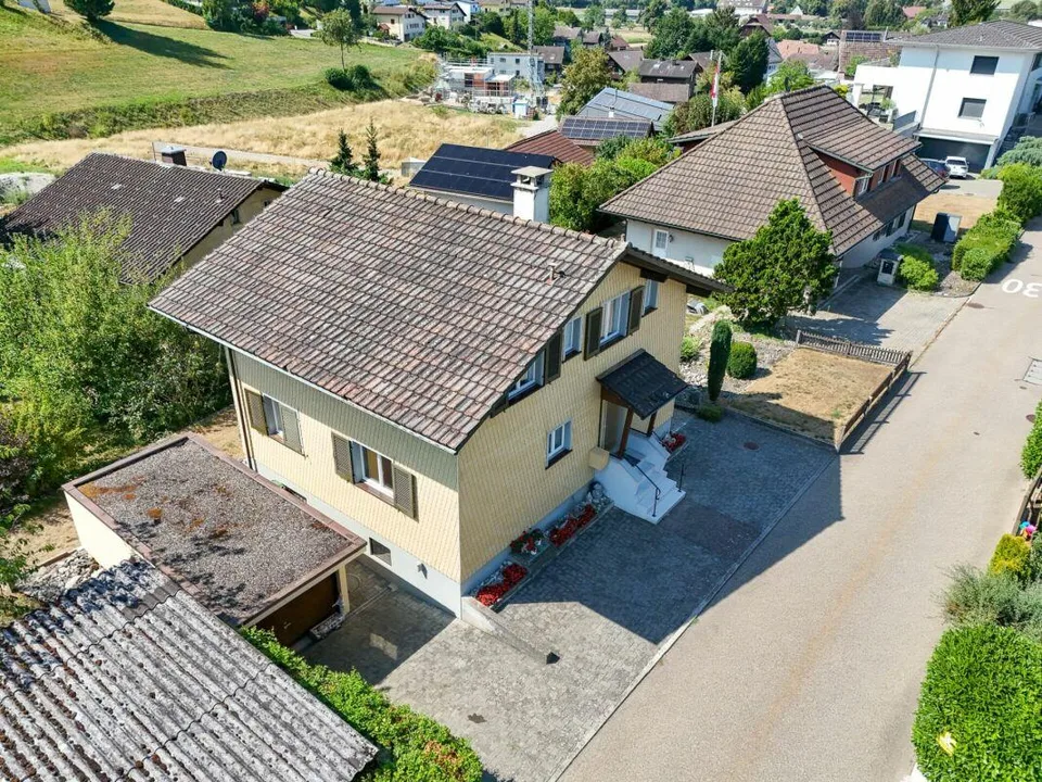 6½-room single-family house in a quiet and sunny location in the 30 km/h zone