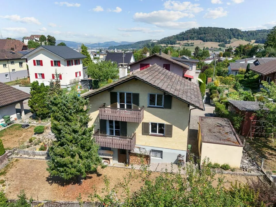 6½-room single-family house in a quiet and sunny location in the 30 km/h zone