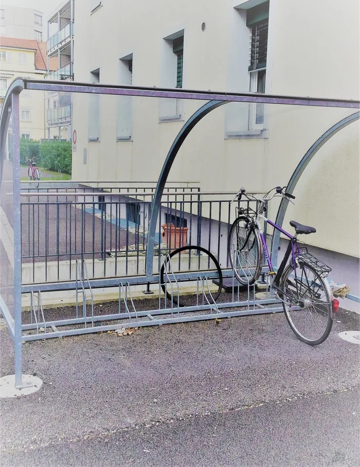 Charmant, Altbau, neu saniert, ruhig, zentral, in modernem Quartier