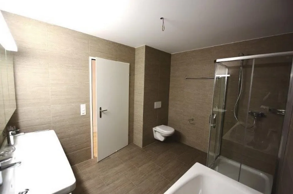Appartement moderne de 4,5 pièces au rez-de-chaussée avec 110 m2 - Vivre avec confort