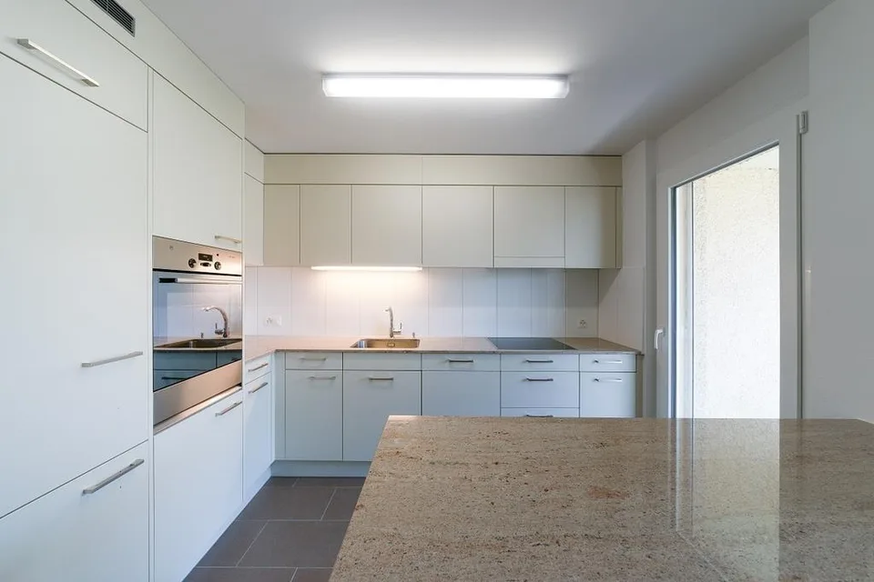 2 Nasszellen (1x Bad, 1x Dusche), Balkon mit Abendsonne,