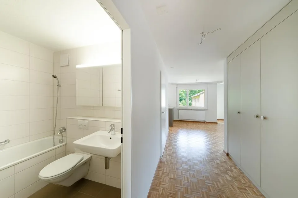 2 Nasszellen (1x Bad, 1x Dusche), Balkon mit Abendsonne,
