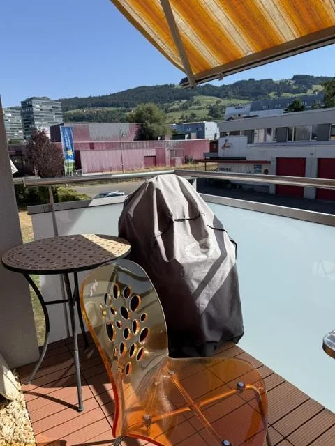 Helle 3.5 Zimmer Wohnung mit Balkon