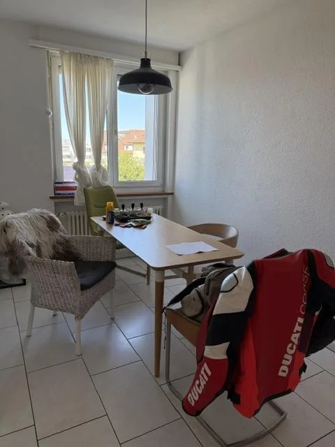 Helle 3.5 Zimmer Wohnung mit Balkon
