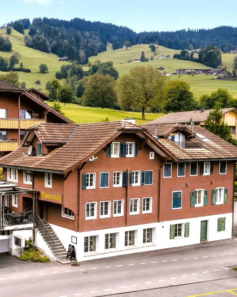 Tolles Renditeobjekt: 1a Gastronomie und 3 schöne Wohnungen