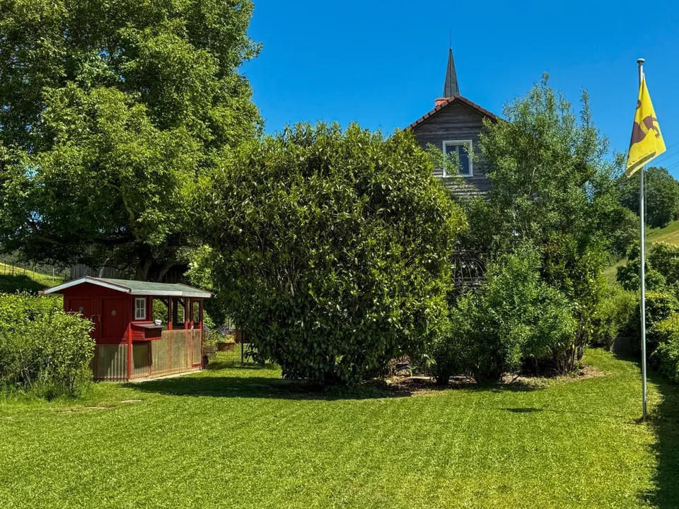 Liebhaberobjekt mit eigenem Glockenturm, Gartenidylle und viel Raum