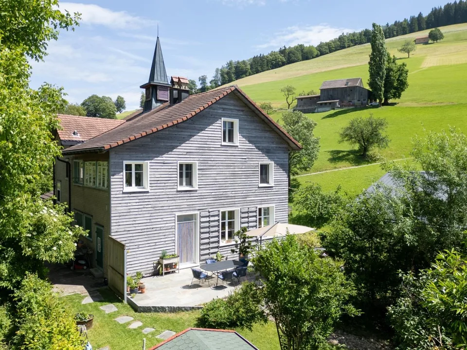Liebhaberobjekt mit eigenem Glockenturm, Gartenidylle und viel Raum