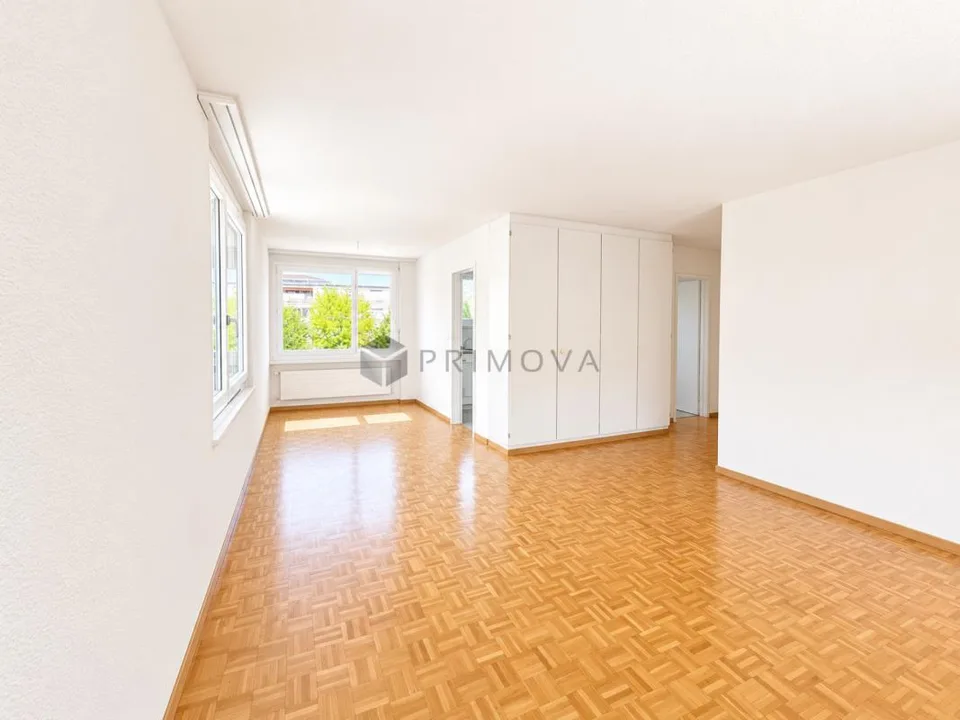 Lichtdurchflutete Wohnung mit Weitsicht an beliebter Lage in Horw z...