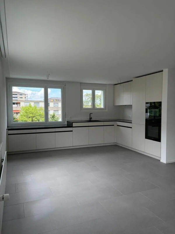 Lichtdurchflutete Wohnung mit Weitsicht an beliebter Lage in Horw z...