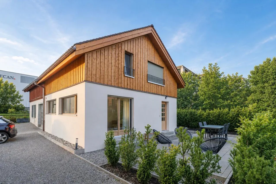 Aussergewöhnliches Herrenhaus-Ensemble am Zürichsee