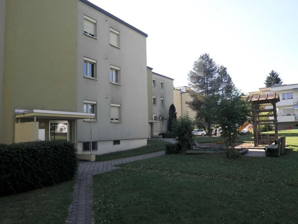 Abstellplatz aussen - gegenüber Schulhaus
