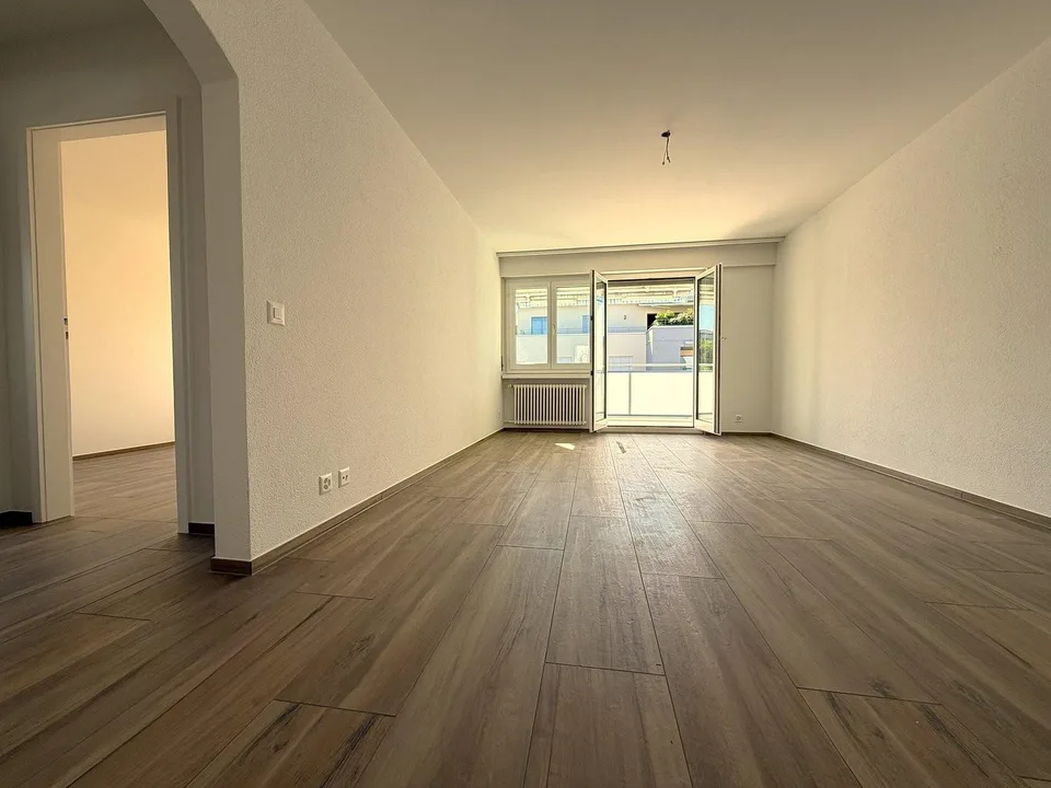 Schöne, komplett renovierte 4-Zimmer-Wohnung an zentraler Lage