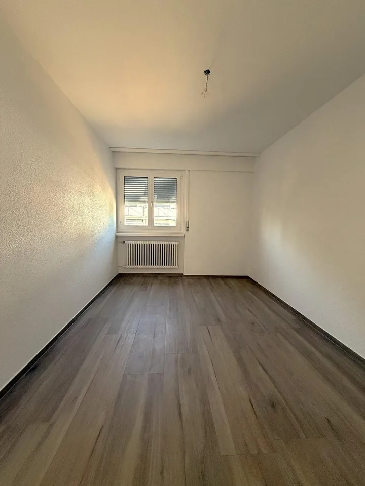 Beautiful, completely renovated 4-room apartment in a central location