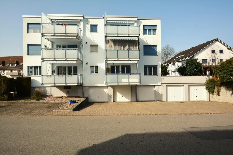Beautiful, completely renovated 4-room apartment in a central location