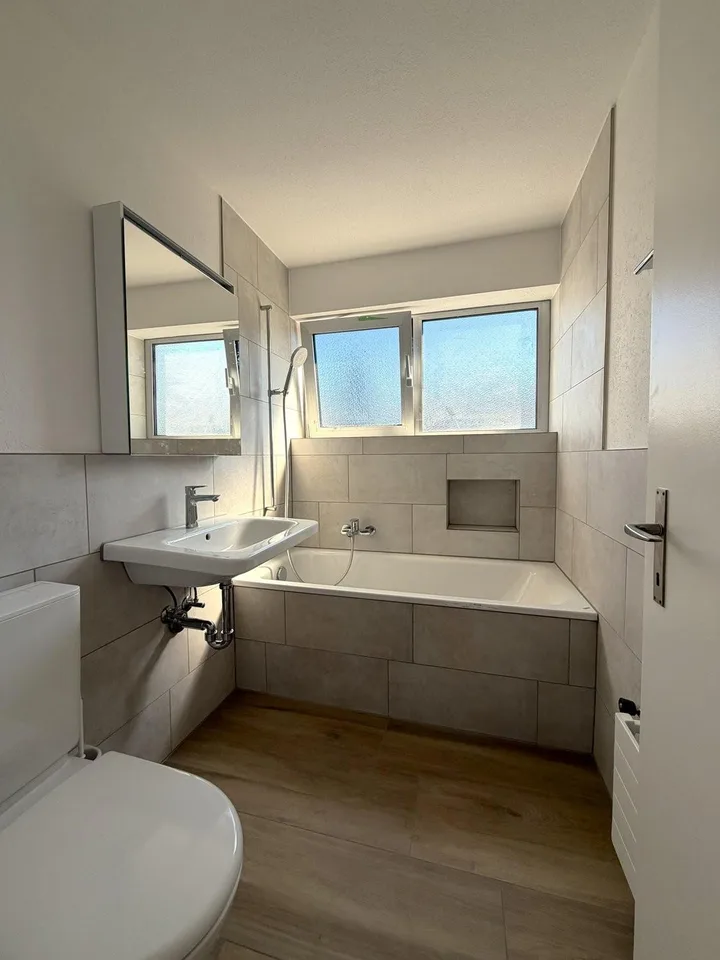 Beautiful, completely renovated 4-room apartment in a central location