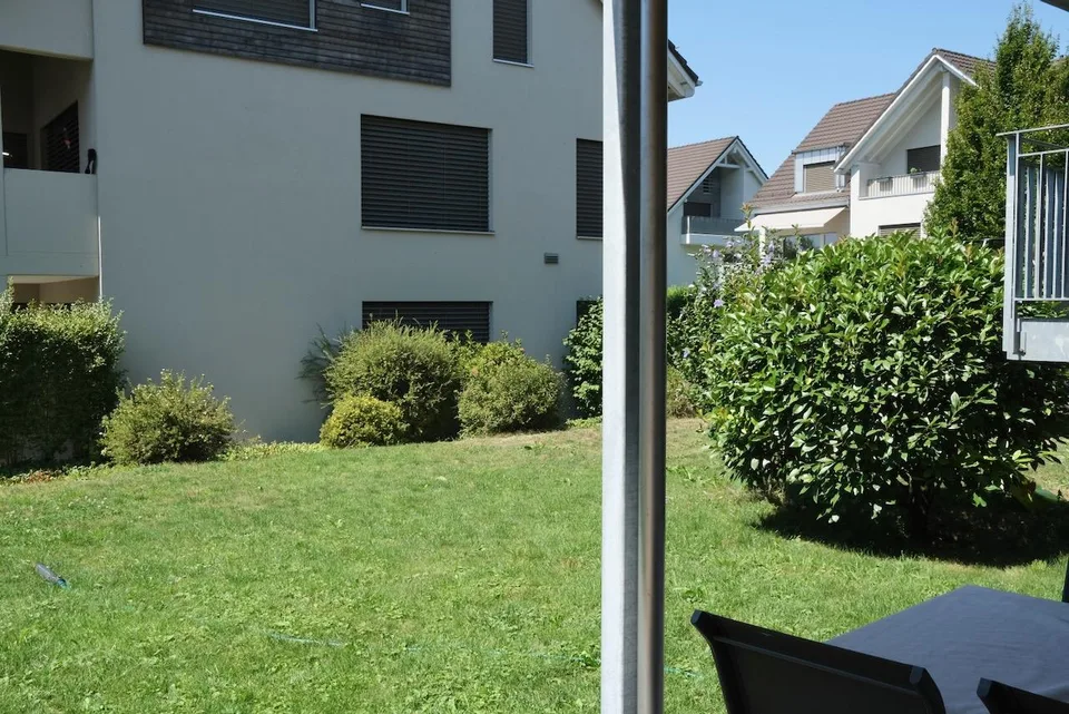Spacious 5.5-room row house with private garden