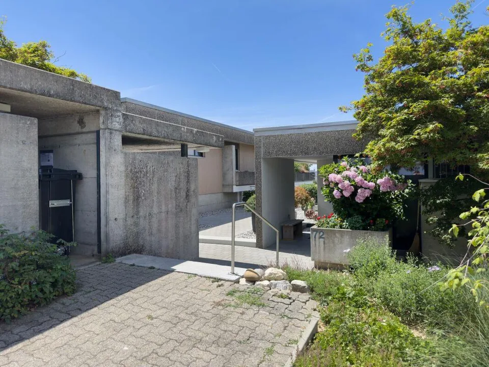 Complètement rénové, construction de haute qualité jusqu'au dernier détail ! Une maison de terrasse exceptionnelle avec plus de 112 m² de terrasse ensoleillée