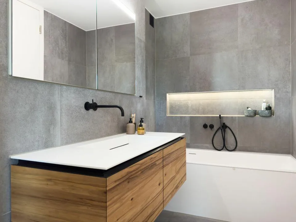 Complètement rénové, construction de haute qualité jusqu'au dernier détail ! Une maison de terrasse exceptionnelle avec plus de 112 m² de terrasse ensoleillée