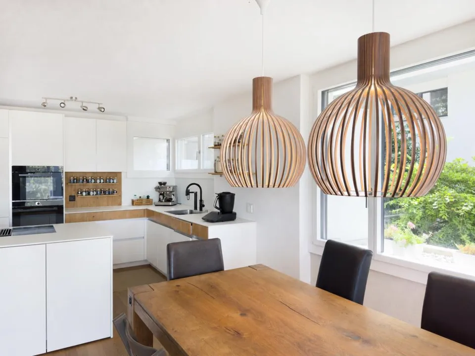 Complètement rénové, construction de haute qualité jusqu'au dernier détail ! Une maison de terrasse exceptionnelle avec plus de 112 m² de terrasse ensoleillée
