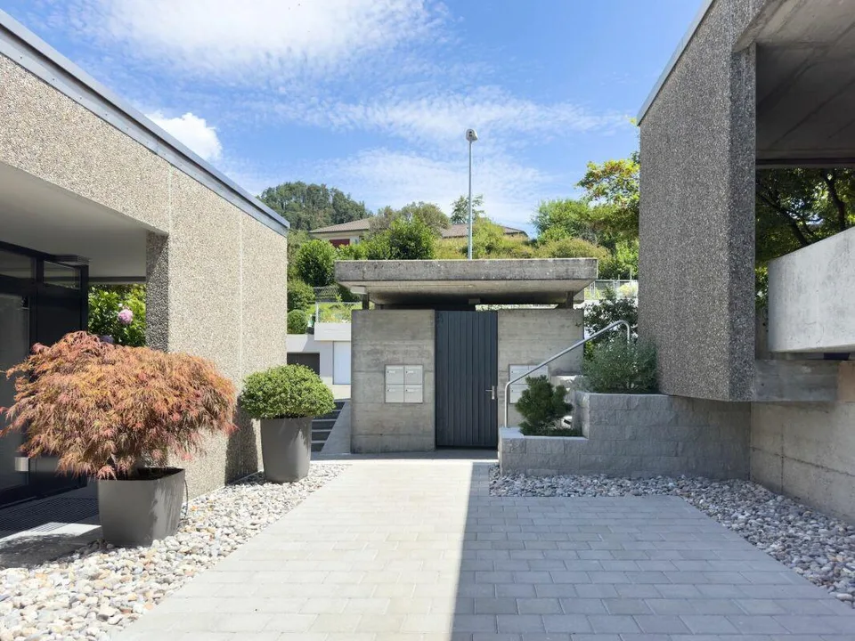 Complètement rénové, construction de haute qualité jusqu'au dernier détail ! Une maison de terrasse exceptionnelle avec plus de 112 m² de terrasse ensoleillée