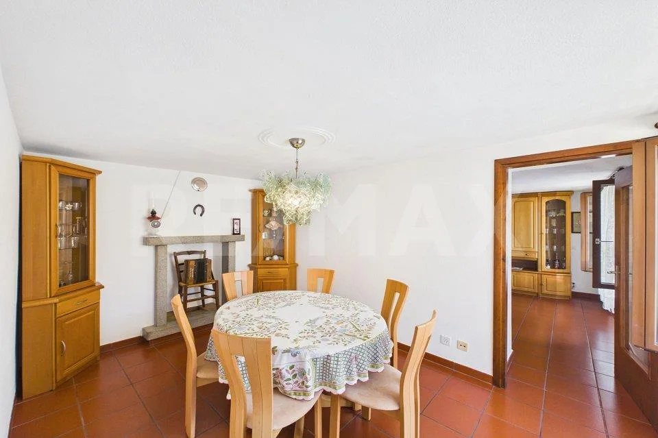Autentica casa di nucleo di tre piani con giardino - rustico e terreni