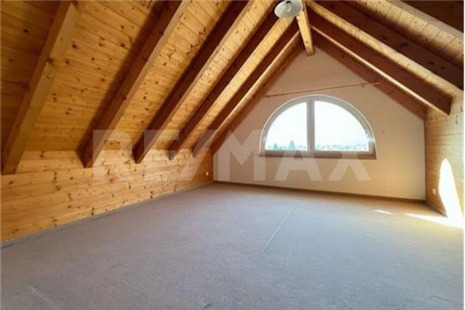 Maison de famille mitoyenne spacieuse dans un excellent emplacement