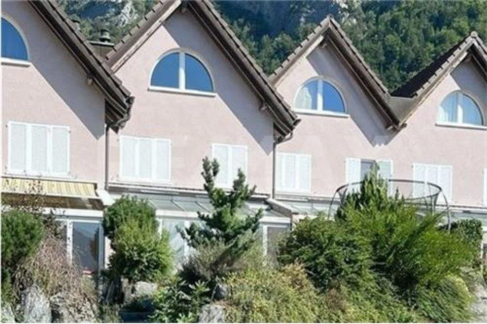 Maison de famille mitoyenne spacieuse dans un excellent emplacement