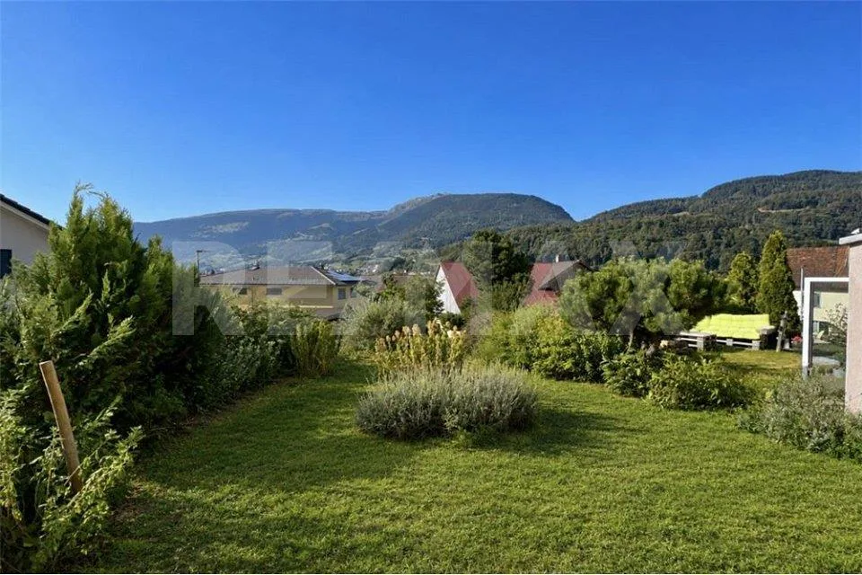 Maison de famille mitoyenne spacieuse dans un excellent emplacement