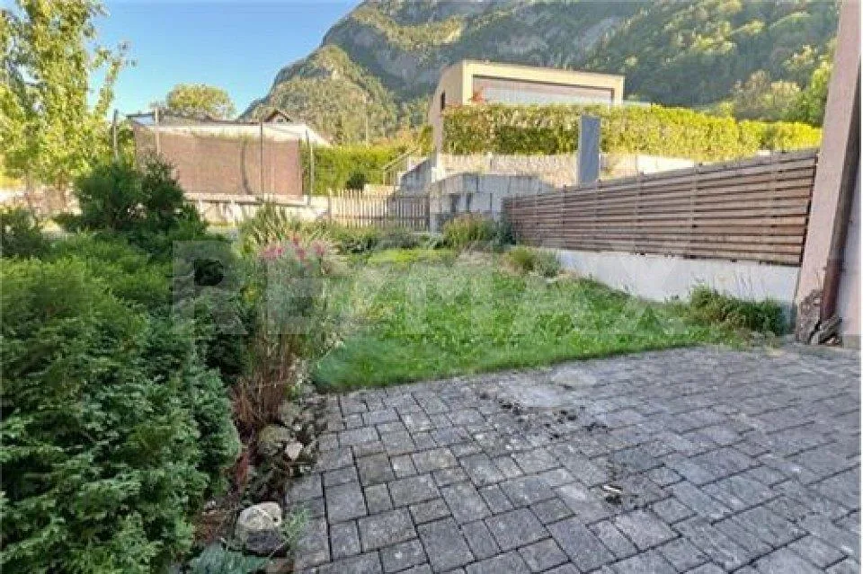 Maison de famille mitoyenne spacieuse dans un excellent emplacement