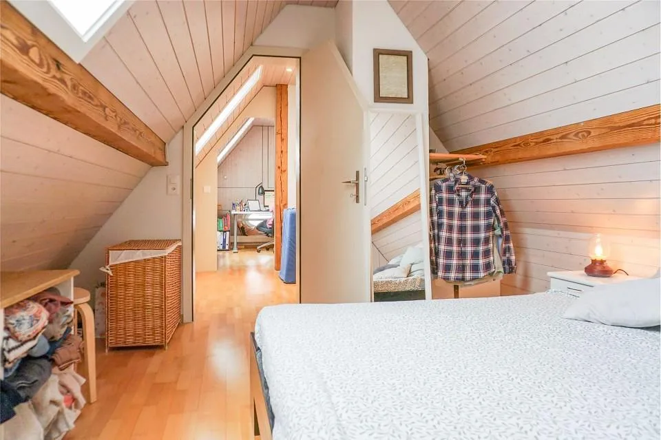 Vielseitiges Dreiparteienhaus mit Garten und attraktiven Nutzungsmö...