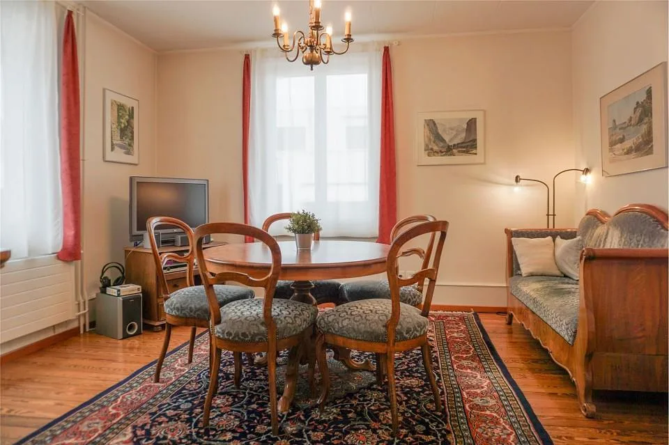Vielseitiges Dreiparteienhaus mit Garten und attraktiven Nutzungsmö...