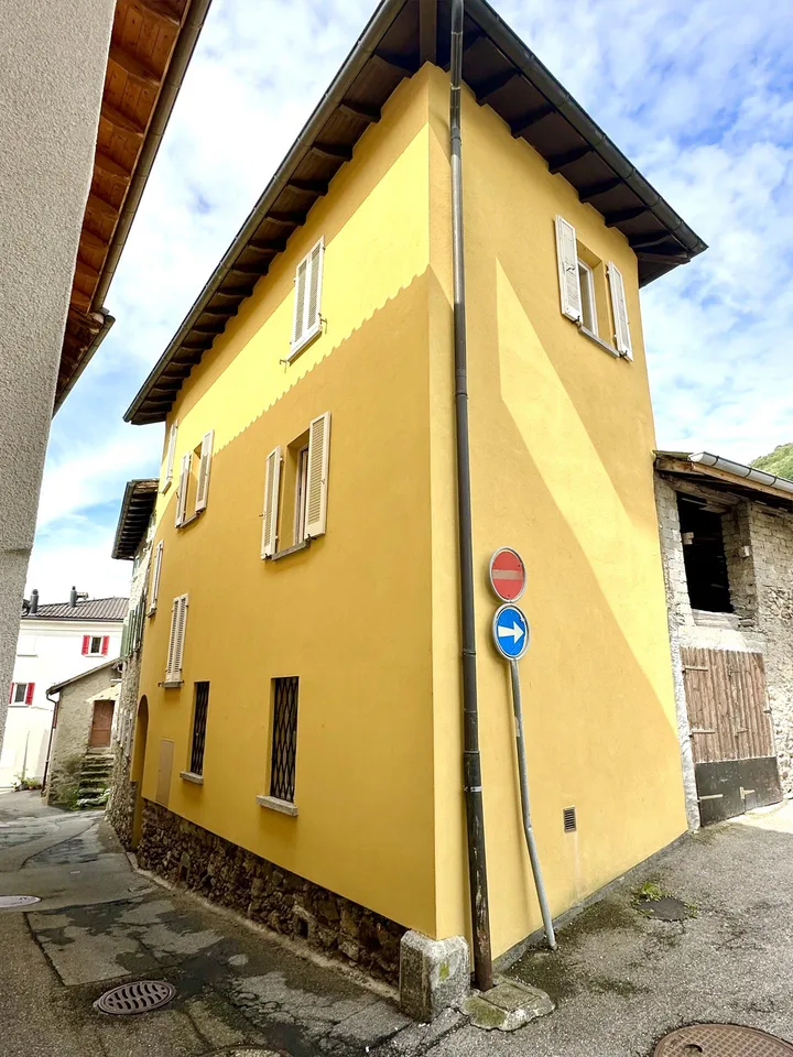 Pittoresca casa unifamiliare da 3.5 locali ad Arosio