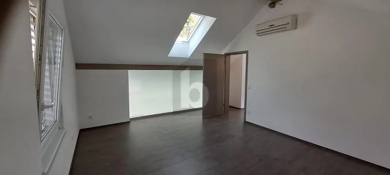 MODERNA E SPAZIOSA CON AMPIO GIARDINO