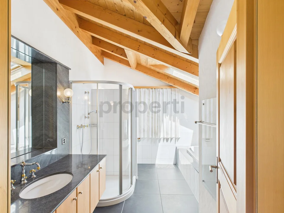 Luxuriöse und elegante 6.5-Zimmer Dachwohnung in Meiringen