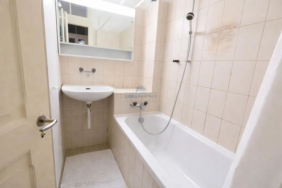Charmante 3-Zimmeraltbauwohnung im beliebten St. Johann-Quartier