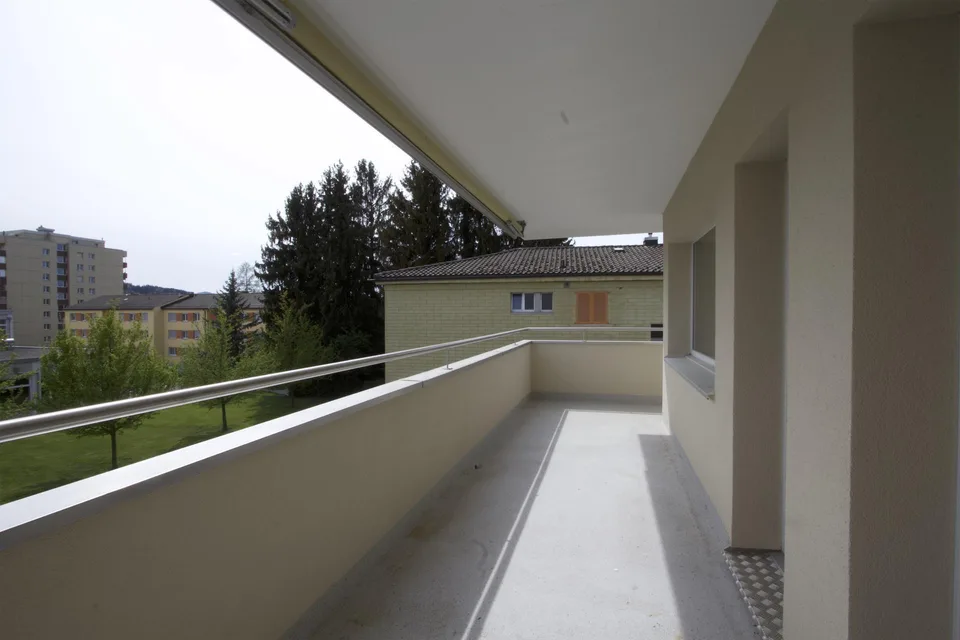 Im Zentrum, Renovierte 3.0 Zimmer Wohnung, mit 2 Balkone