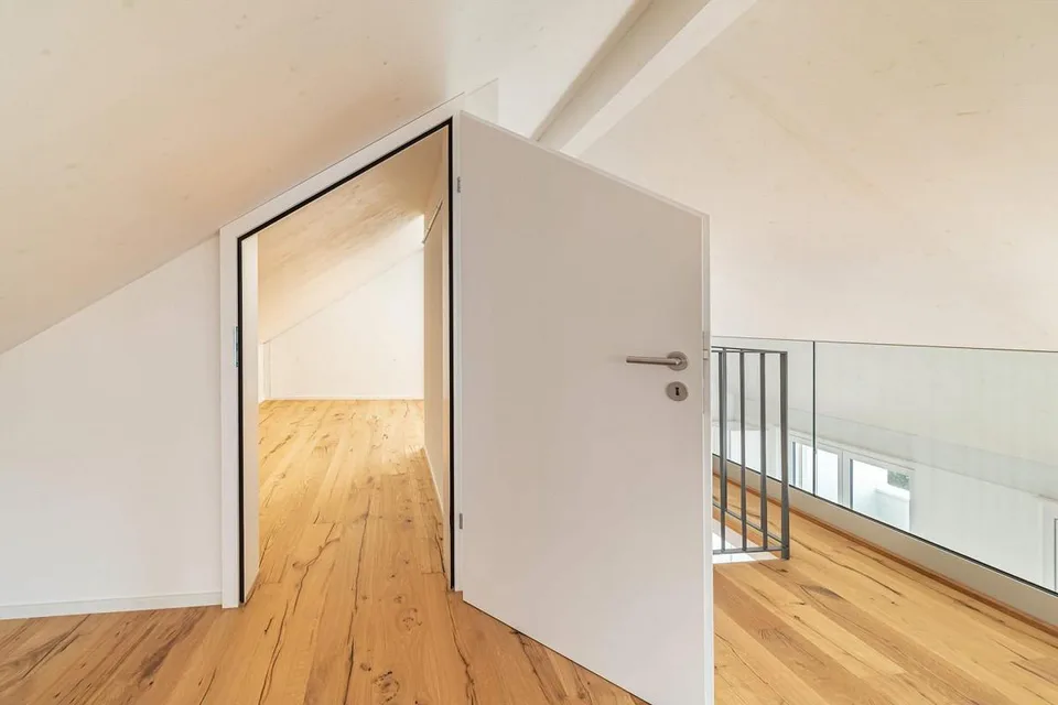 Exklusive 4.5 Zimmer Galeriewohnung mit grosser Loggia und hoc