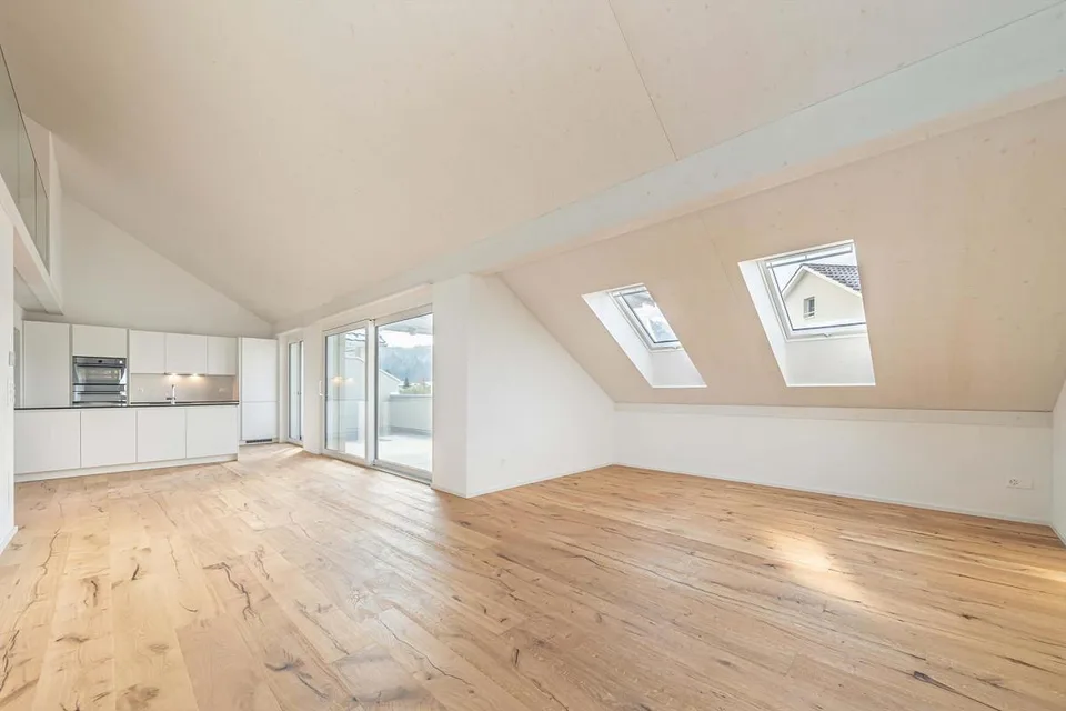 Exklusive 4.5 Zimmer Galeriewohnung mit grosser Loggia und hoc