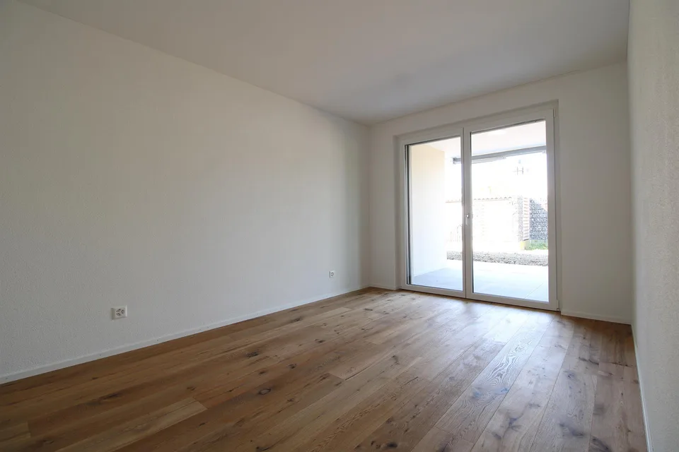 Moderne 2.5 Zimmer-Neubauwohnung mit grosszügigem Sitzplatz in