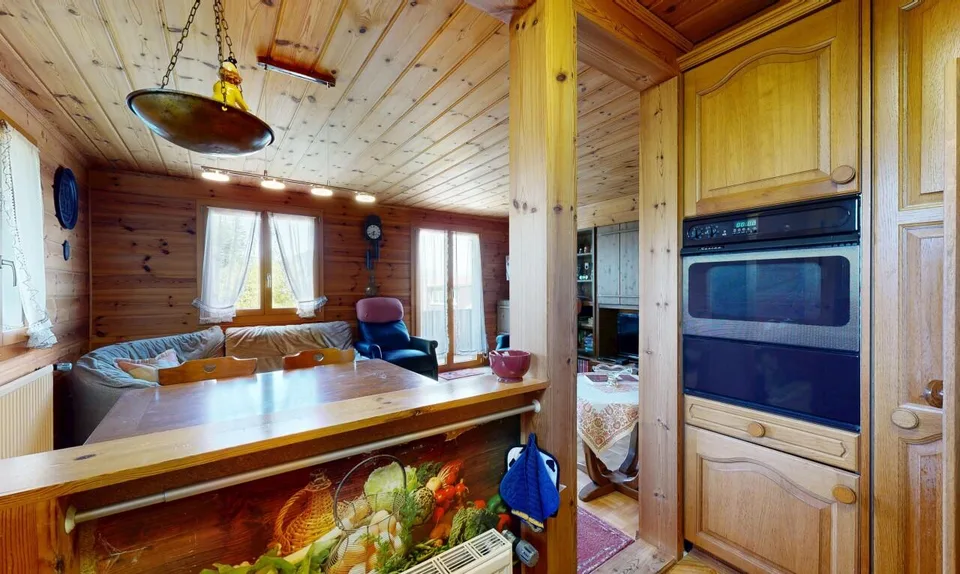 Casa unifamiliare con carattere di chalet. Posizione soleggiata con vista panoramica