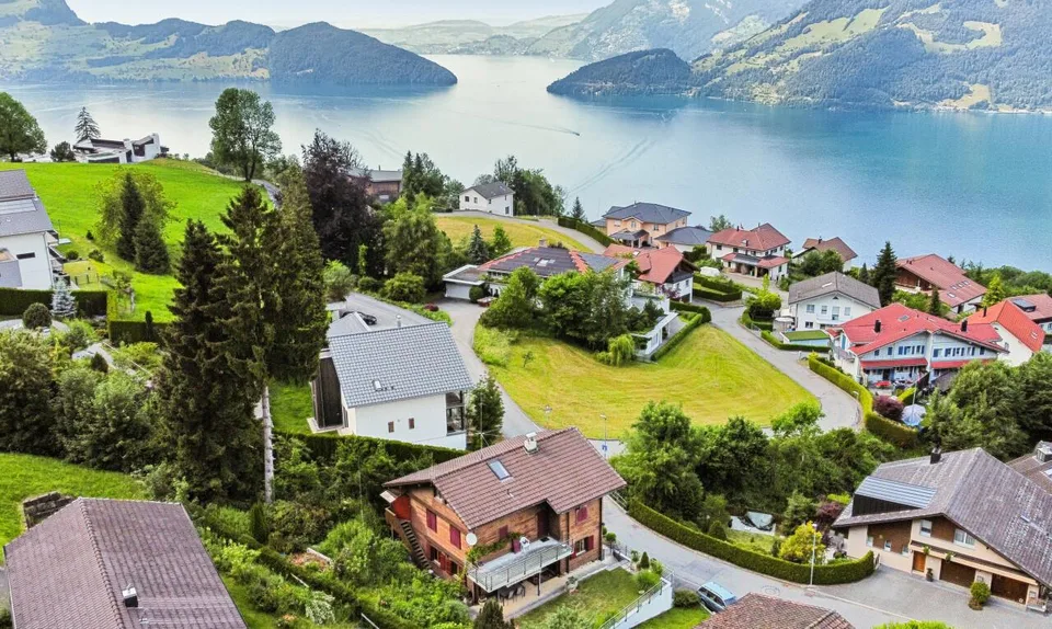 Einfamilienhaus mit Chalet Charakter. Sonnenlage mit Weitsicht