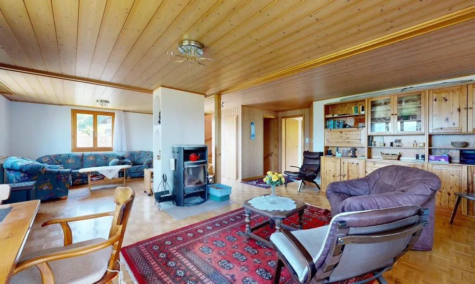 Casa unifamiliare con carattere di chalet. Posizione soleggiata con vista panoramica