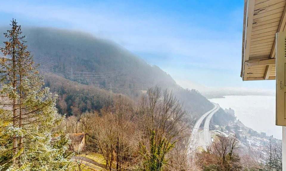 Ultimo piano di charme a Territet con vista lago e Alpi