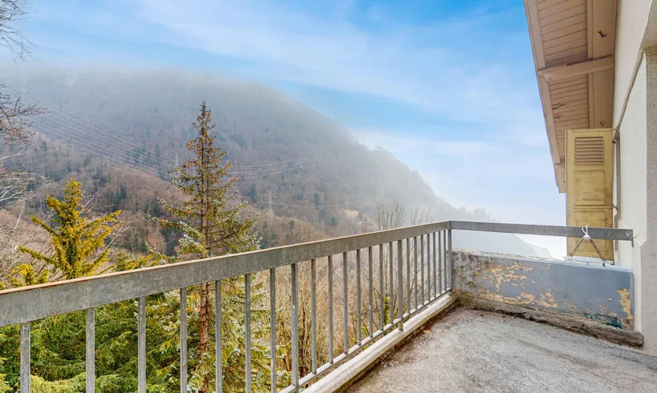 Ultimo piano di charme a Territet con vista lago e Alpi