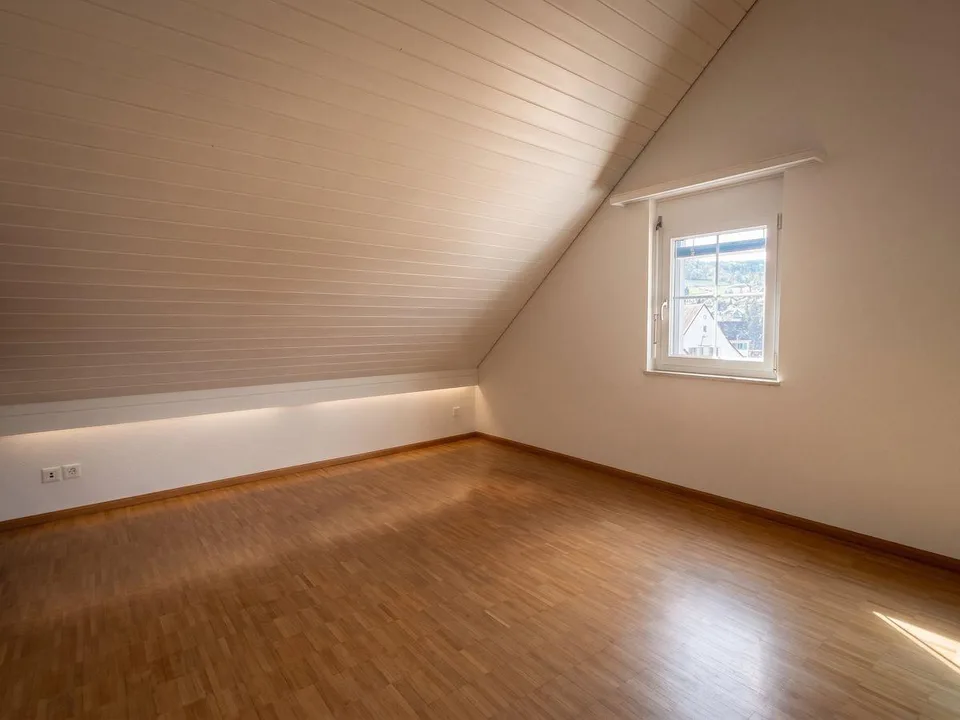 Geräumige 4.5-Zimmer-Dachwohnung mit lichtdurchflutetem Ambiente in...