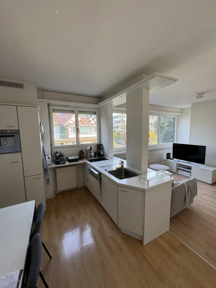 Sonnige 2,5-Zimmer-Wohnung in Zollikon