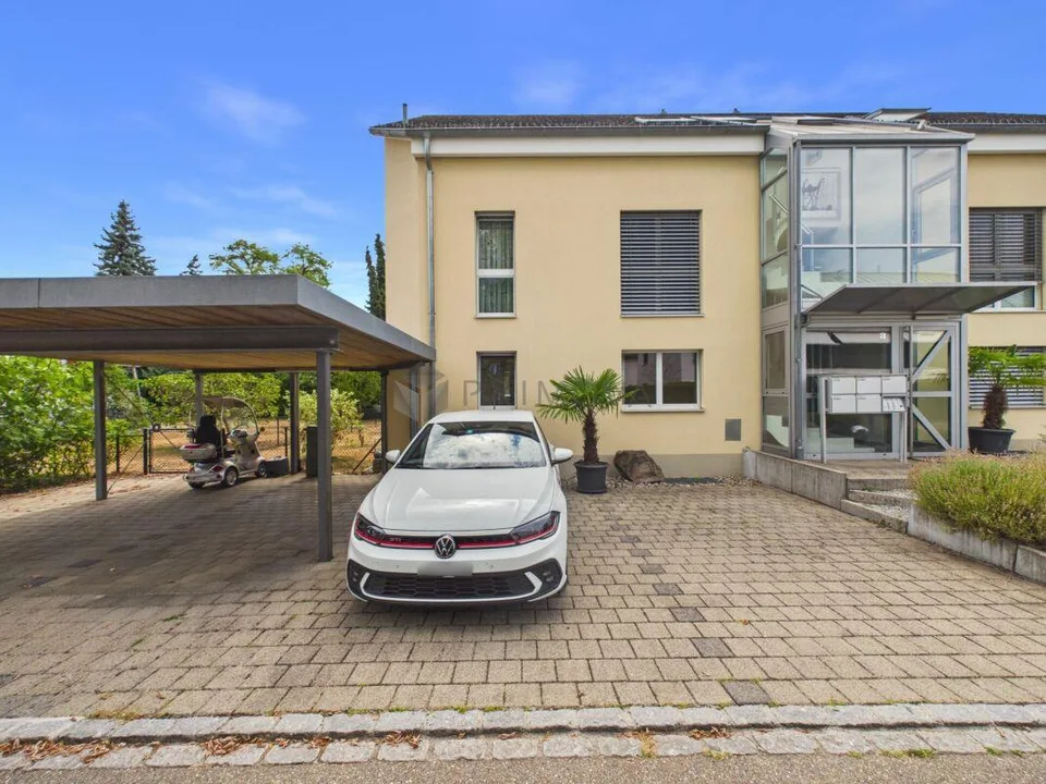 Ruhige Wohnung mit Sitzplatz, Terrasse und Hobbyraum