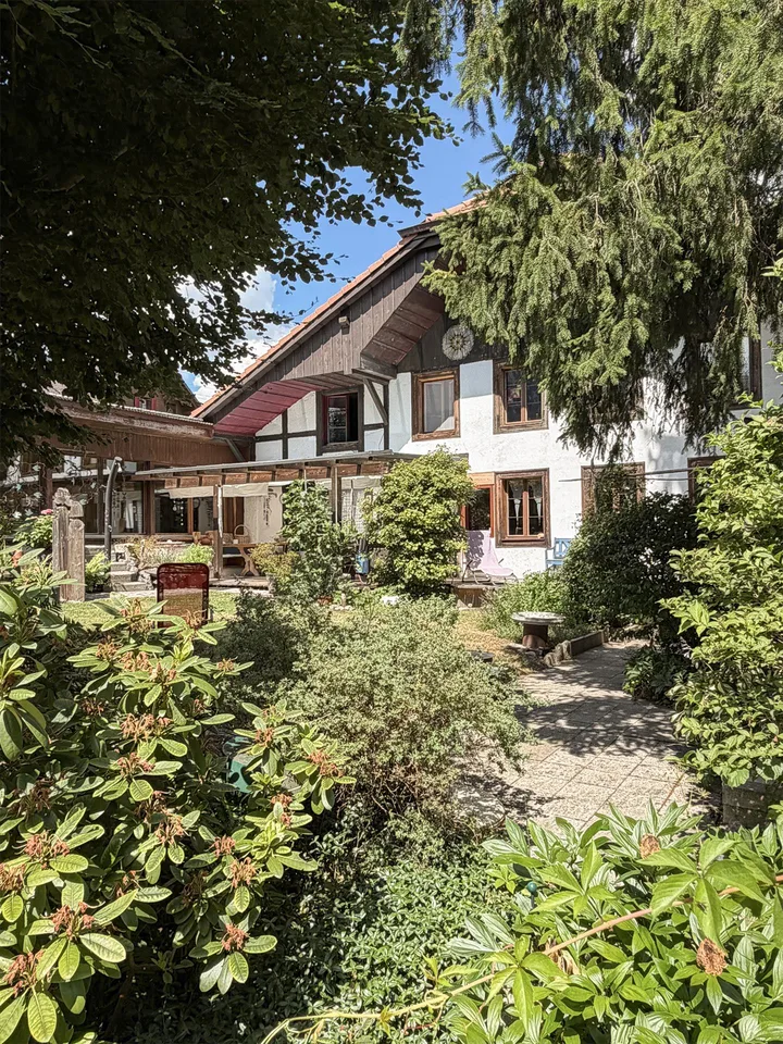 Generationenhaus mit Gartenparadies, Pohlern